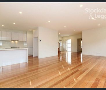 EXCEPTIONALLY DESIGNED ! 2 MINUTE WALK TO WATSONIA TRAIN STATION. 3... - Photo 3