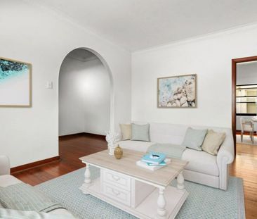 Spacious Harbourside Apartment with Study in Prime Vaucluse Location - Photo 2