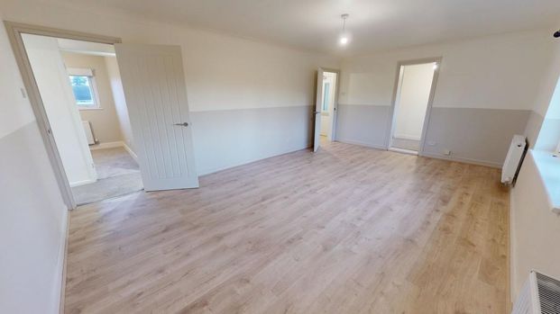 3 bedroom flat to rent - Photo 1