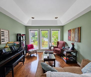For Lease - 592 Dutch Elliott Court, Newmarket, Ontario - Photo 2