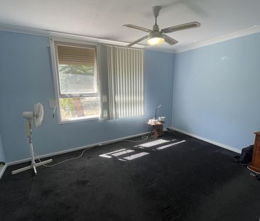 Charming 3-Bedroom Home with Spacious Yard and Games Room in Armadale - Photo 3