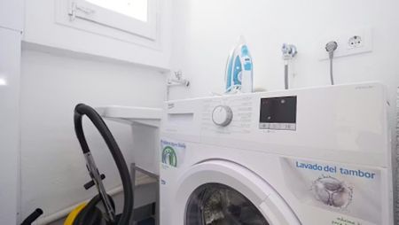 Gran Via de les Corts Catalanes, Barcelona, Catalonia 08015 - Photo 2