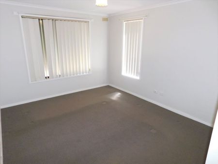 SPACIOUS TWO BEDROOM UNIT IN BALLARAT NORTH - Photo 2