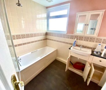 5 bedroom detached house to rent - Photo 2