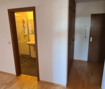 Schöne 2-Zimmer-Etagenwohnung mit Balkon, Garagenstellplatz und Kel... - Photo 6
