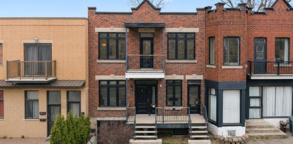 Ce vaste logement 6½ se distingue par sa luminosité et ses plafonds de 9 pieds : - Photo 2