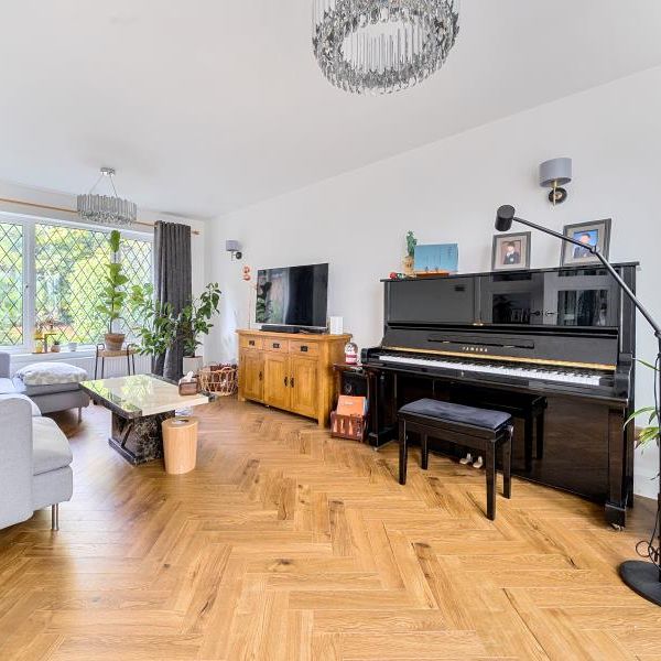 Greatford Drive, Guildford - 5 bedrooms Property for lettings - Seymours - Photo 1