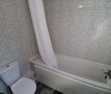 3 bedroom terraced house to rent - Photo 6