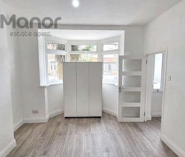 Chesterford Road, Manor, E12 - Photo 4