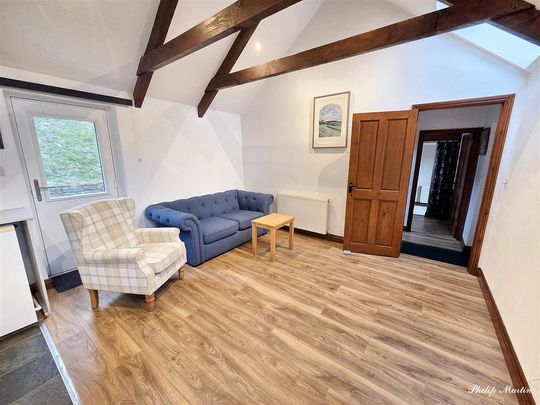 1 bedroom barn conversion to rent - Photo 1