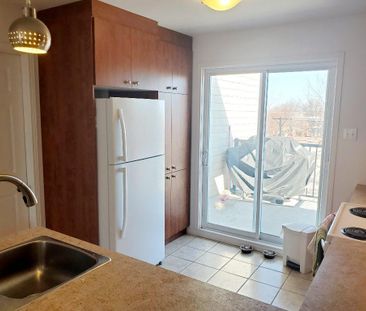 5 1/2 - RUE MONTARVILLE - LONGUEUIL - Photo 1