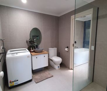 Modern Comfort & Prime Location – A Hidden Gem in Leafy Alphington - Photo 2