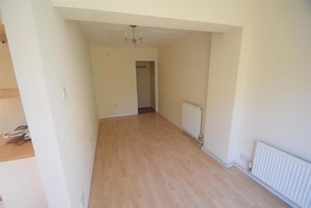4 bedroom semi-detached house to rent - Photo 5