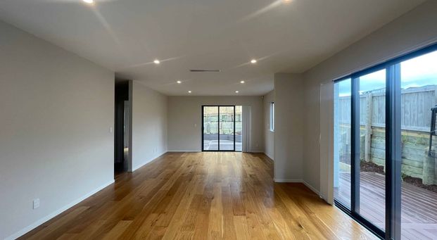 PICK ME! PICK ME! - Photo 1