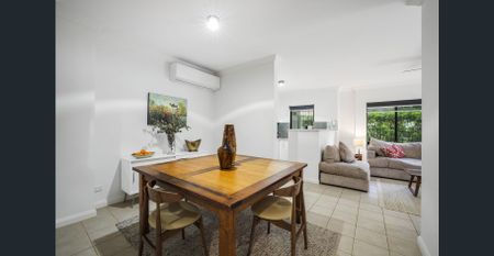 Executive - 2 Bed, 2 Bath Garden Apartment in Great Location - Photo 2