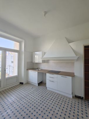 Appartement 5 pièces 181m2 MARSEILLE 8EME 2 300 euros - Photo 1