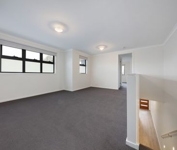 21B Leigh Street, Bentleigh East VIC 3165 - Townhouse For Rent | Do... - Photo 2