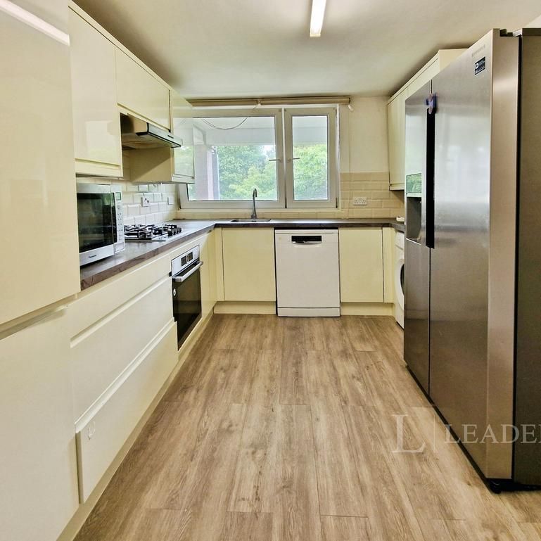 3 bedroom apartment to rent - Photo 1