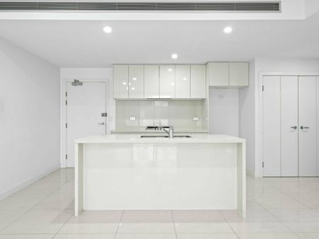 Modern & Conveniently Located Apartment! - Photo 5