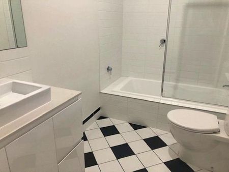 PERFECT FAMILY HOME IN CENTRE OF TOWN - Photo 4