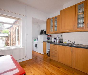 2 bedroom terraced house to rent - Photo 5