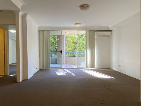 Quiet and Leafy outlook two bedrooms apartment at Prime location - Photo 4