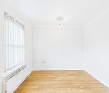 3 bedroom end of terrace house to rent - Photo 3
