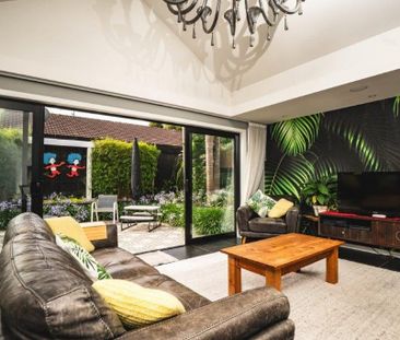 Family home in Hillpark - Photo 4