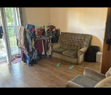 Room in a Shared House, Chamberlain Close, IG1 - Photo 1
