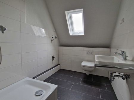 Wohn(t)raum: günstige 1,5-Zimmer-Dachgeschosswohnung in modernisiertem 3-Familienhaus - Photo 5