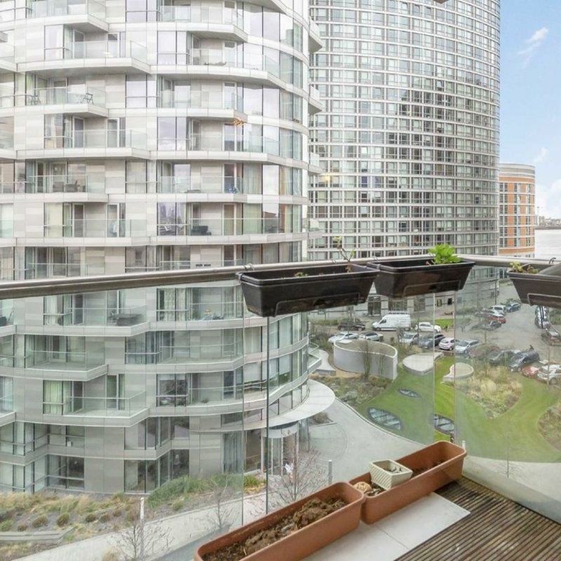 Biscayne Avenue, Canary Wharf, E14 - Photo 1