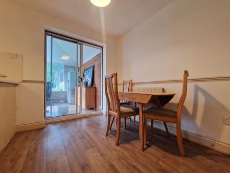 4 bedroom link detached house to rent - Photo 3