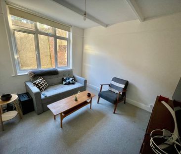2 Bed Flat, Bonchurch Road, BN2 - Photo 3