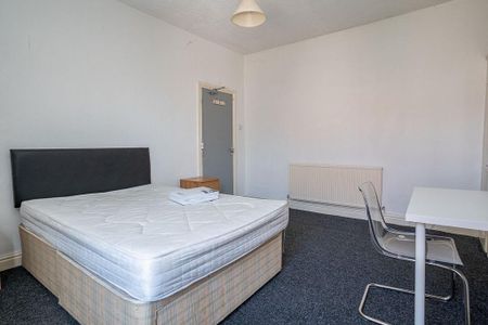 6 bedroom terraced house to rent - Photo 5