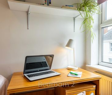 Room 2 - Photo 6