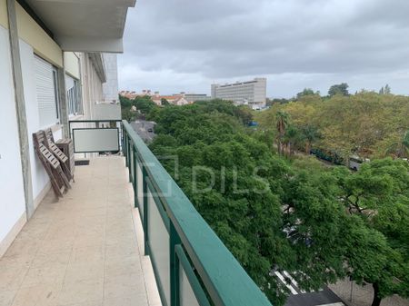 Apartamento T4 com varanda e vista para o Parque Eduardo VII, em Lisboa - Photo 3