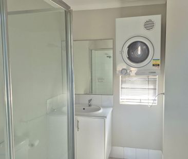 Excellent 2 Bedroom, 1 Bathroom Unit - Photo 5