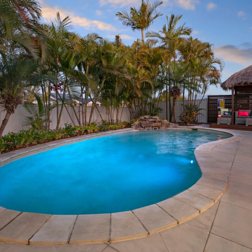 4 Bedroom Luxury Family Oasis for Rent – In Exclusive Monterey keys - Photo 1