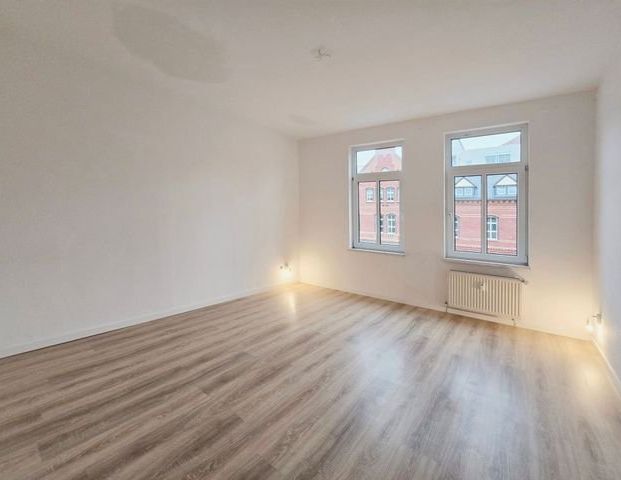 Sanierte 4-Raum Wohnung im 2. Obergeschoss gegenÃ¼ber den Ilm-Kreis-Kliniken - Foto 1