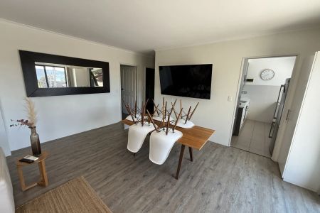 Fully Furnished Lake View Property Available for Short Term Lease @ $450pw! - Photo 2