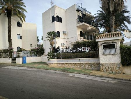 Alquiler de casa o chalet independiente en Urbanizacion Torre del Moro - Photo 2