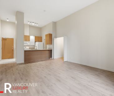 Condo in Downtown Vancouver, British Columbia - Photo 6