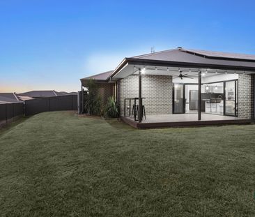 10 Medlar Circuit, Gillieston Heights NSW 2321 - House For Rent | D... - Photo 5