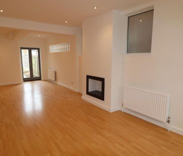 3 bedroom terraced house to rent - Photo 2
