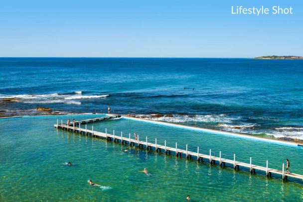 Light-Filled Lifestyle Apartment in a Prime Coastal Location - Photo 1