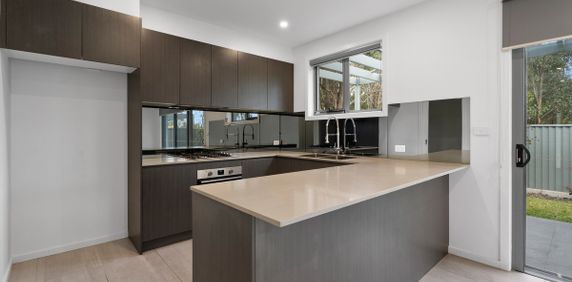 Contemporary Two Bedroom Home Perfect For Professionals Or Small Families! - Photo 2