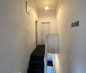 Rooms close to Hull Royal - Photo 5