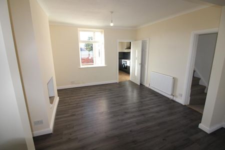 4 bedroom detached house to rent - Photo 2