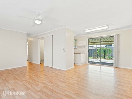 13 Kensington Way, Burton SA, Belconnen - Photo 2