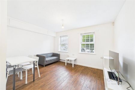 2 bedroom flat to rent - Photo 2
